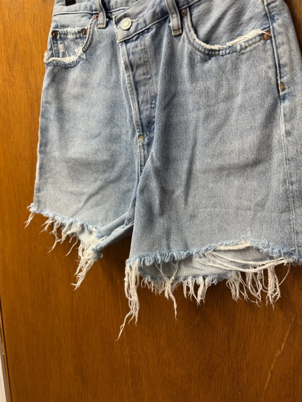 AGOLDE Criss Cross Waistband Denim Jean Cutoff Shorts Jorts Light Wash Blue 24 - Picture 11 of 16